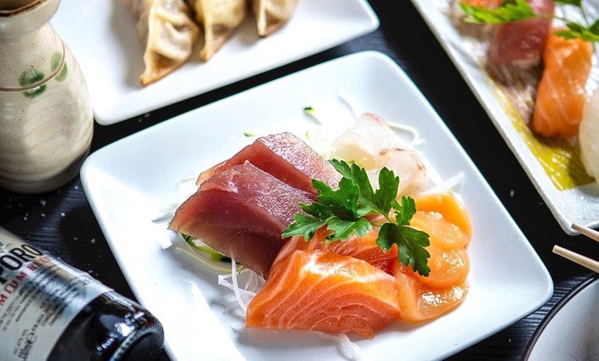 Image 14: Menú japonés para 2 o 4 personas con opciones clásicas o gourmet