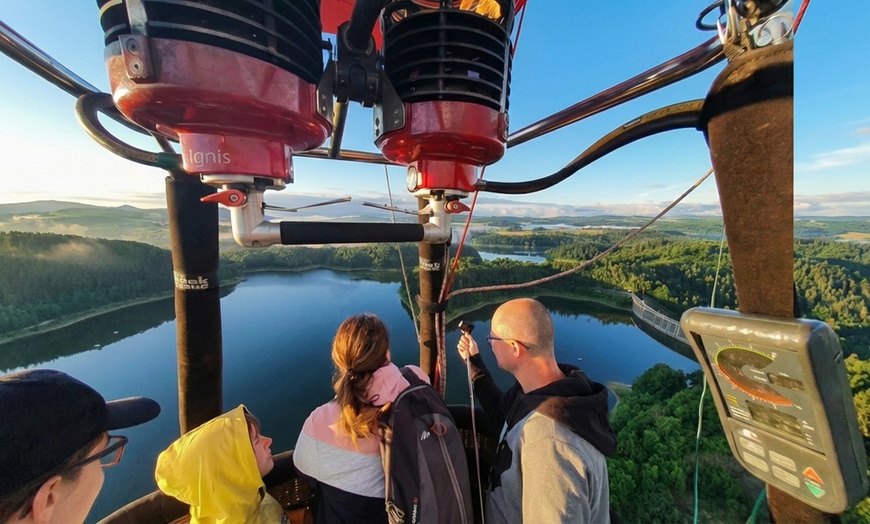 Image 5: Niezapomniany widokowy lot balonem – grupowy, prywatny lub zaręczynowy