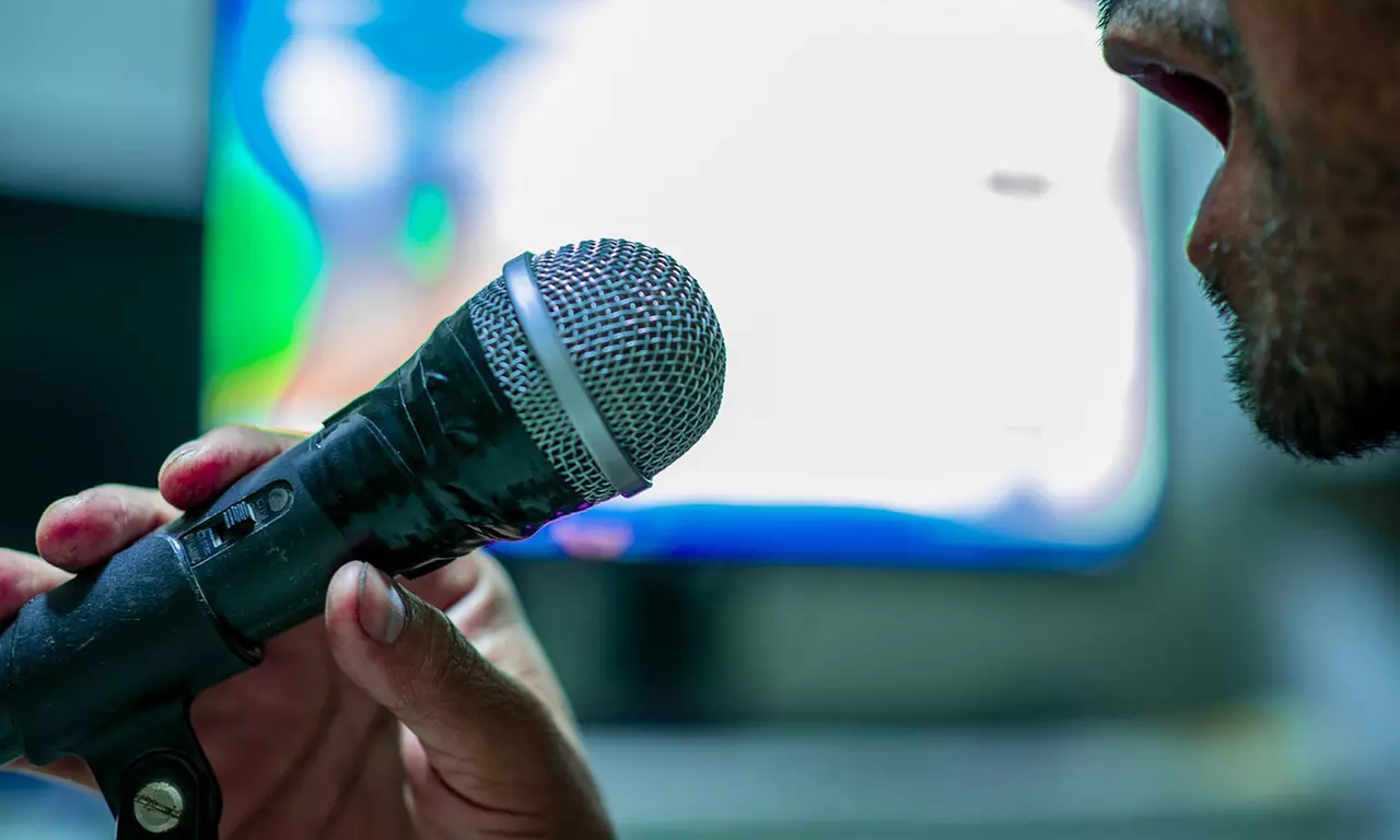 Private Karaoke Room for Upto 10 or 20 People Plus A Cocktail Jug or 2