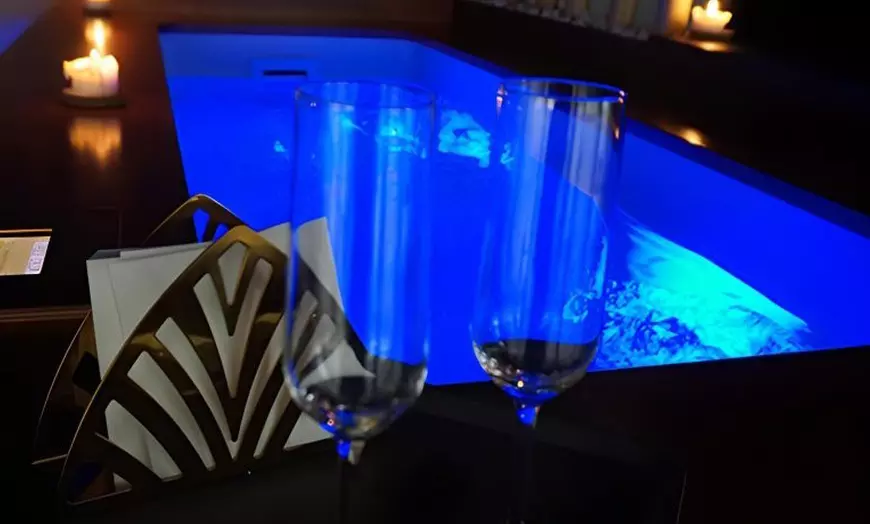 Image 15: Spa privado de 30 minutos para 2 con facial Flax o masaje y copa 