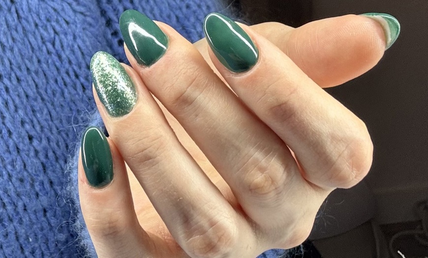Image 5: Beauté des mains et pose de vernis semi-permanent 