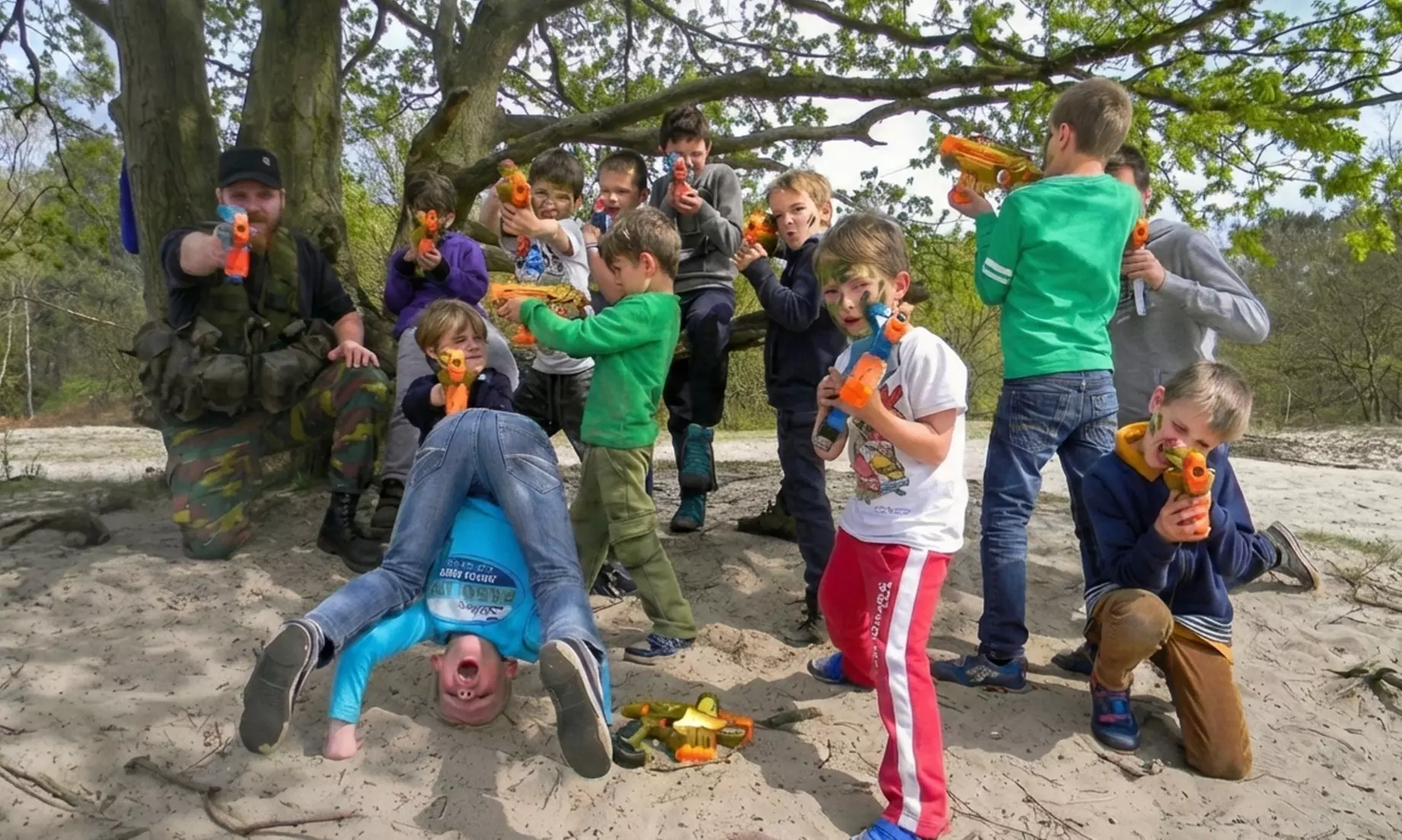 Juego de láser 8 o 16 personas con extras