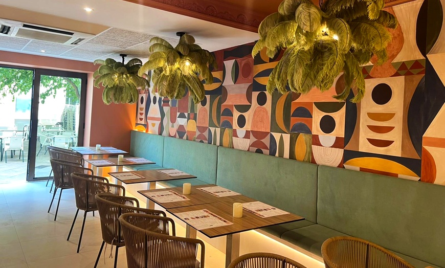 Image 3: ¡Sabores inigualables! Menú para 2 o 4 personas de cocina fusión