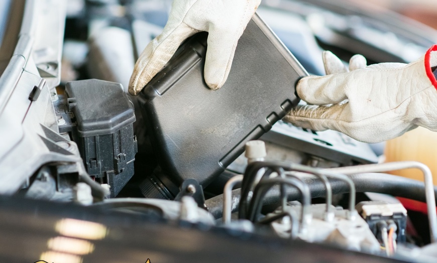 Image 2: Oil Change Options with Free Premium Washer Fluid & Protectant