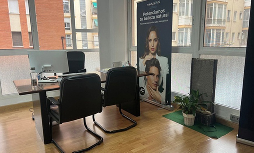 Image 2: 1 o 2 sesiones de higiene facial con punta de diamante y masaje facial 