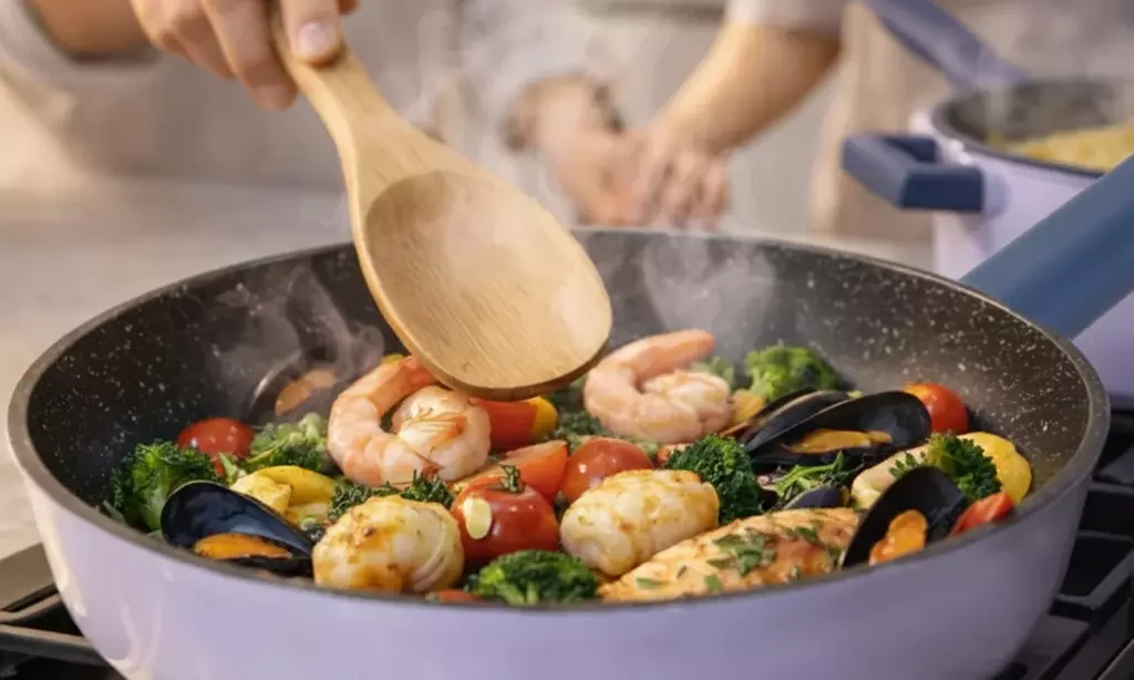 Juego de ollas con tapas de cristal de Just Perfecto