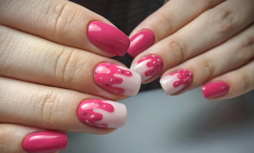 Image 4: Zadbaj o stopy i dłonie: manicure i pedicure hybrydowy
