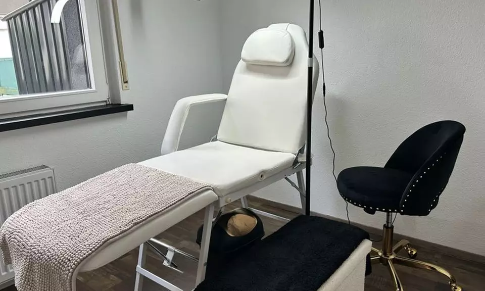 Augenbrauen- und/oder Wimpern-Lifting inkl. Färben für 1 Person