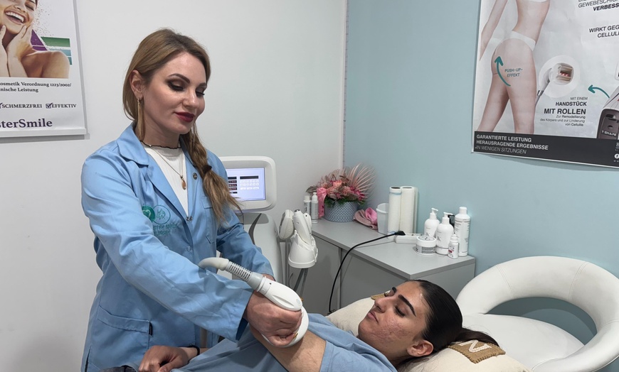 Image 1: Bis zu 79% Rabatt auf den Fett-/Cellulitereduktion – Nicht markengeschützt bei Beauty Master Smile