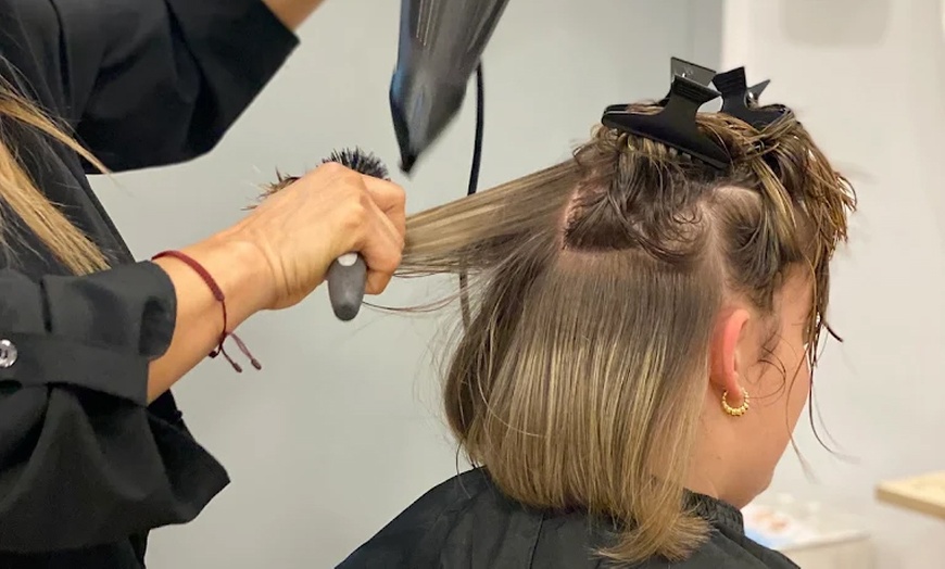 Image 6: Sesión de peluquería completa con opción a tinte de raíz o mechas