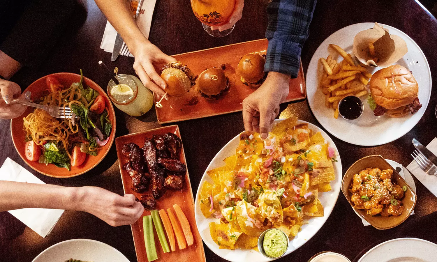 Menú Hard Rock Café clásico o premium para 2 o 4 personas con bebida