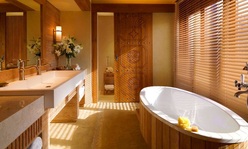 Image 6: 5* Anantara Stay 