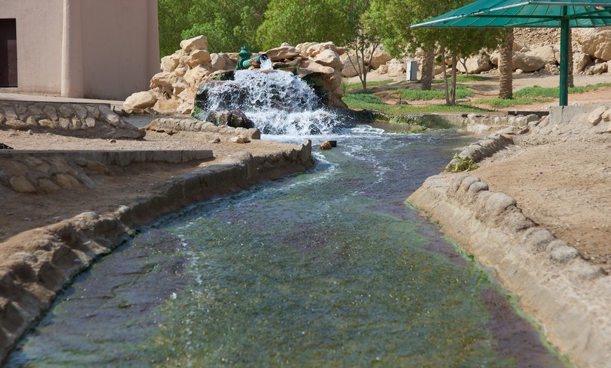 Image 4: 4* Al Ain: 1 or 2 Nights Stay with 2 or 4 Tickets to Al Ain Zoo