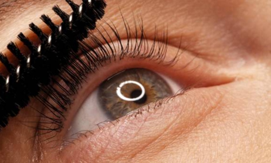 Image 5: Lifting de pestañas con tinte negro, depilado y mascarilla de colágeno