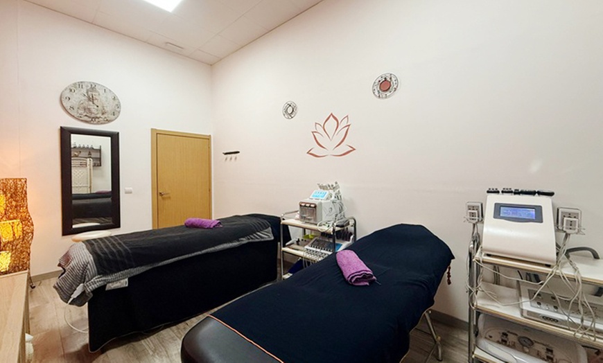 Image 2: 3 o 6 sesiones de circuito reductor corporal combinado de 60 minutos