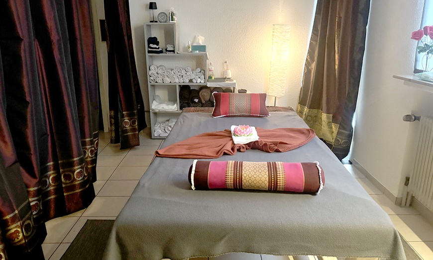 Image 2: 60-120 Min. Traditionelle Thai-Massage ganzer Körper für 1 Person