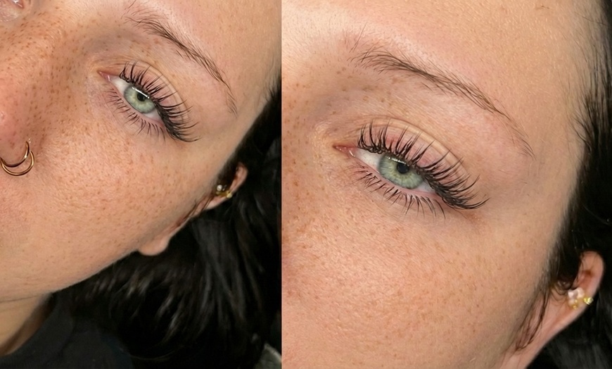 Image 2: Classic, Hybrid, Volume, or Mega Volume Lash Set