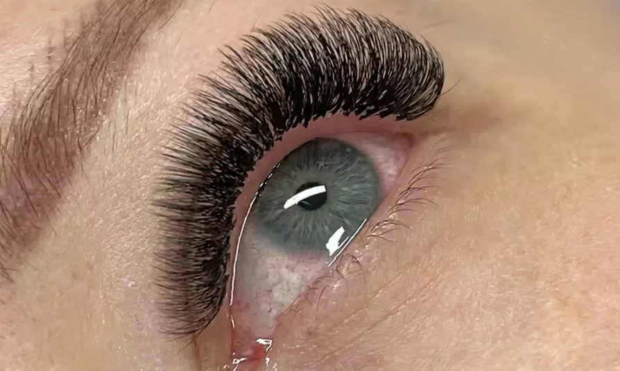 Klassische 1:1-, Leicht-Volumen oder Mega-Volumen Wimpernverlängerung