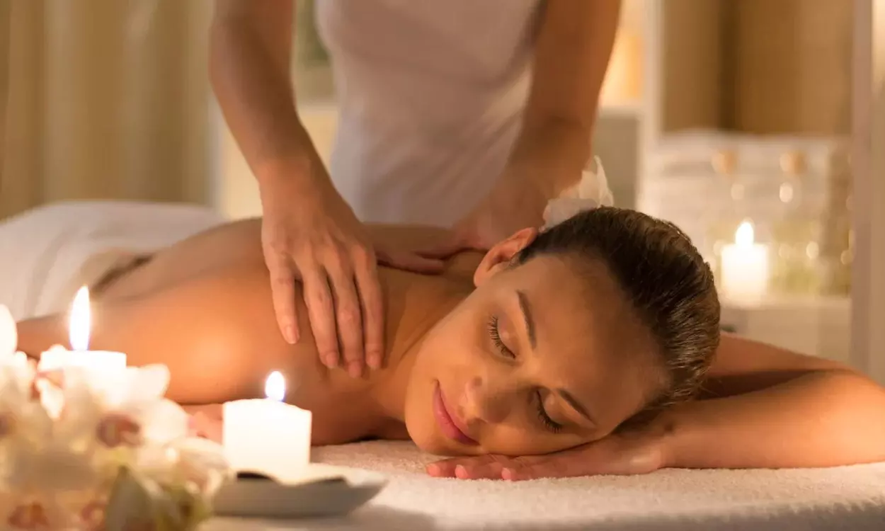 Masaje Hawaiano Lomi Lomi de 60 o 90 minutos para 1 persona hasta un 63% de descuento - Primary Image