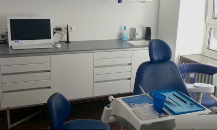 Image 2: Wertgutschein: professionelle Zahnreinigung oder Zahn-Bleaching