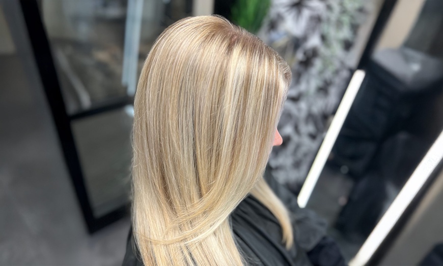 Image 2: Frizz-Free Hair with $100, $200, or $350 Towards Keratin Treatments