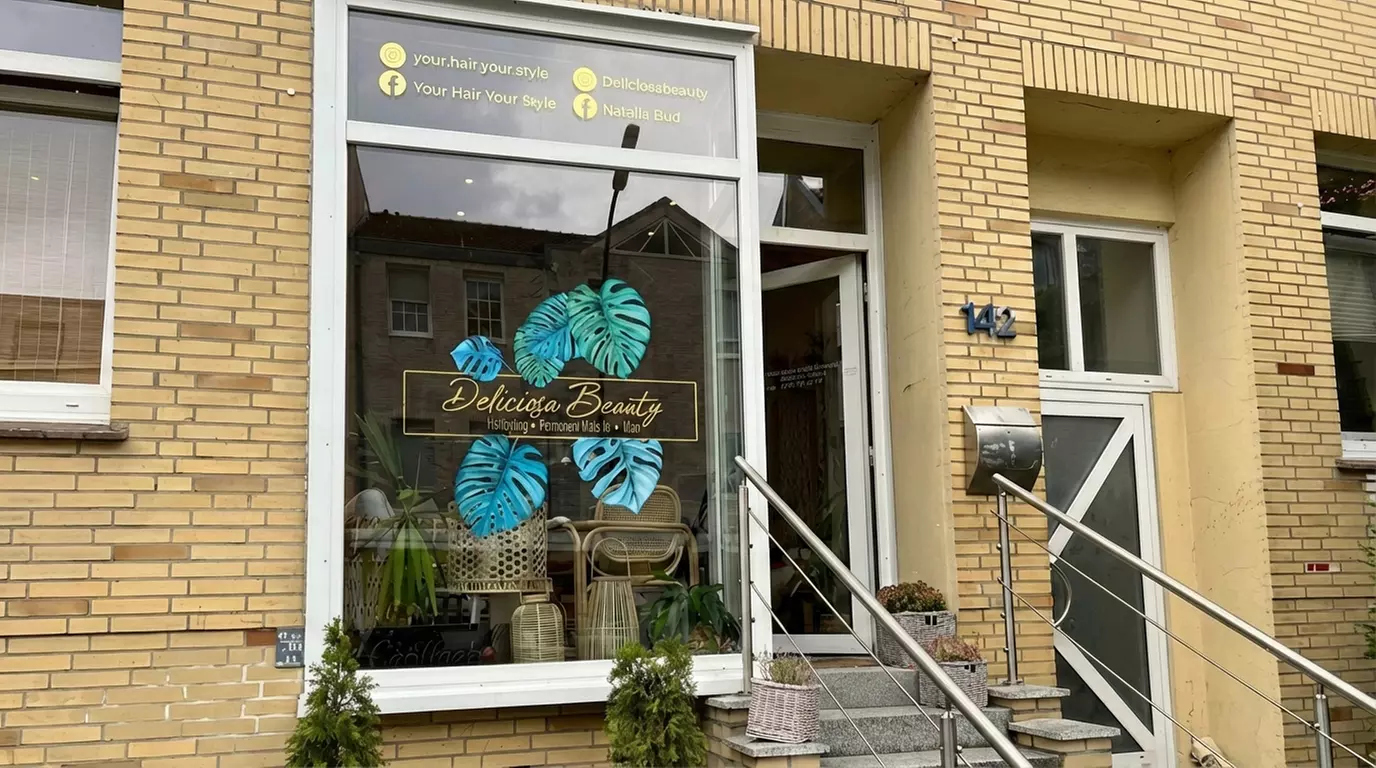 60 bis 75 Min. Head Spa „Deluxe“ oder „Premium“ mit Rotlichttherapie