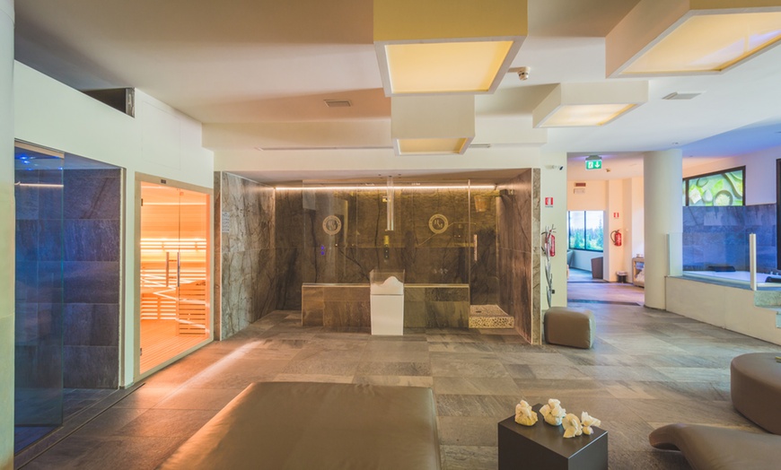 Image 3: Urbino 4*: camera Comfort o Deluxe con mezza pensione e Spa