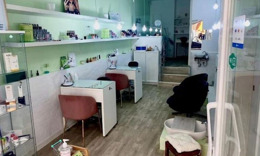 Image 3: 1 o 2 sesiones de Dermapen con máscara LED