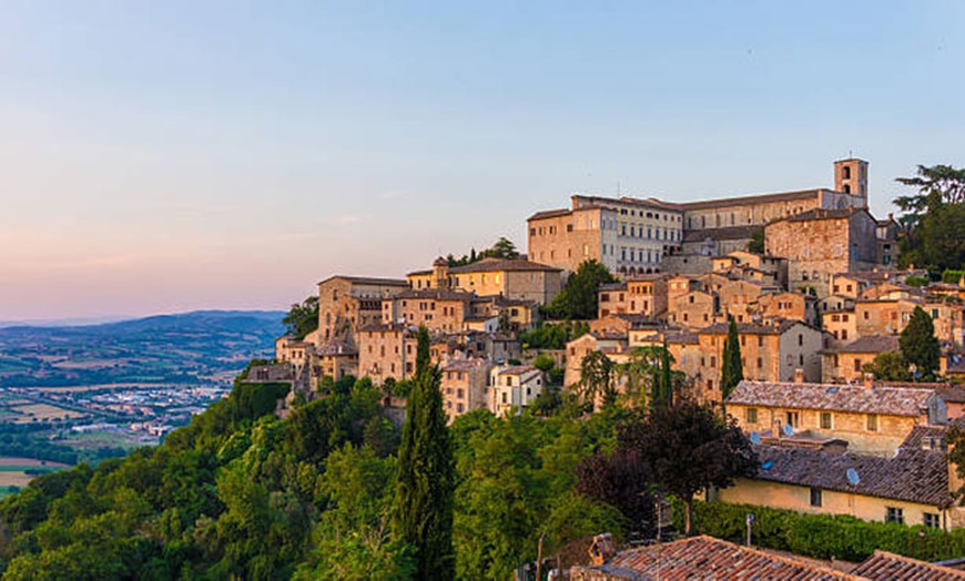 Image 2: Umbria: camera Superior o Junior Suite con colazione e cena