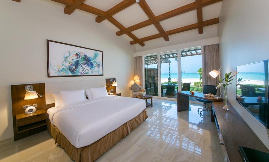 Image 4: Abu Dhabi: One Night Stay with Breakfast and Dinner