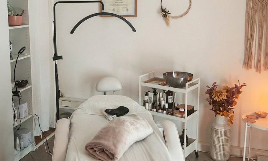Image 3: Beauty-Paket nach Wahl mit Gesichtsbehandlung & Massage für 1 Person