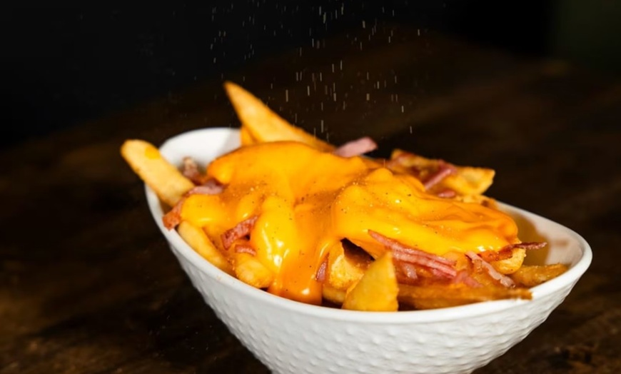 Image 7: Menú con hamburguesa o entrecot en tres ubicaciones a elegir