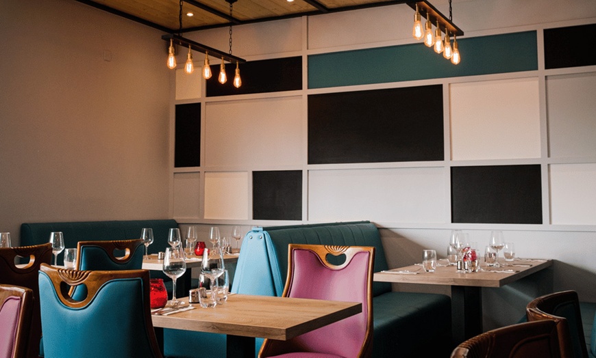 Image 4: Starter with Any Gourmet Burger and a Soft Drink Or Beer for 1, 2 or 4