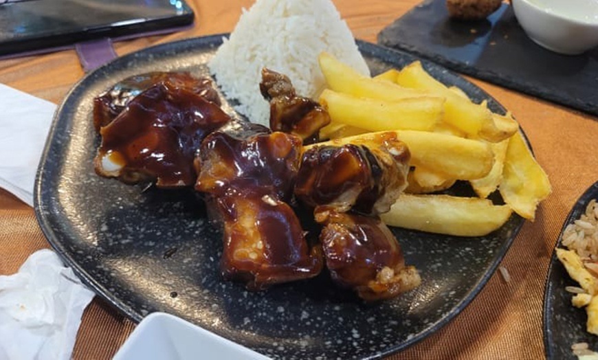 Image 2: Menú latino para 2 o 4 personas con entrante, bebida y opción a cóctel