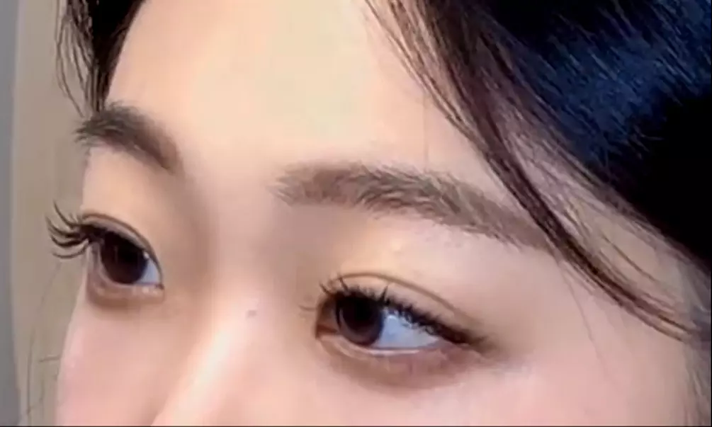 Deluxe Gel Mani w/ Cateye & Oil Hand Massage, Lash Lift or Extensions