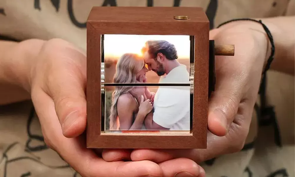 1 oder 2 personalisierbare Handkurbel-Fotorahmen aus Holz