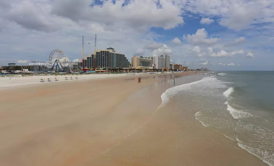 Stay at Roomba Inn Daytona Beach in Daytona Beach, with Dates into October - Primary Image