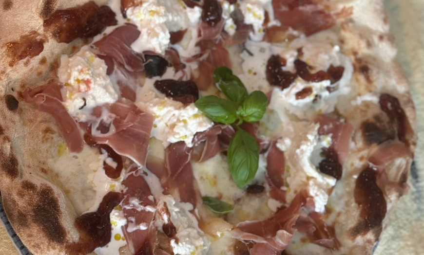 Image 6: Spezial-Bruschetta, Pizza nach Wahl und Tiramisu für 1-4 Personen