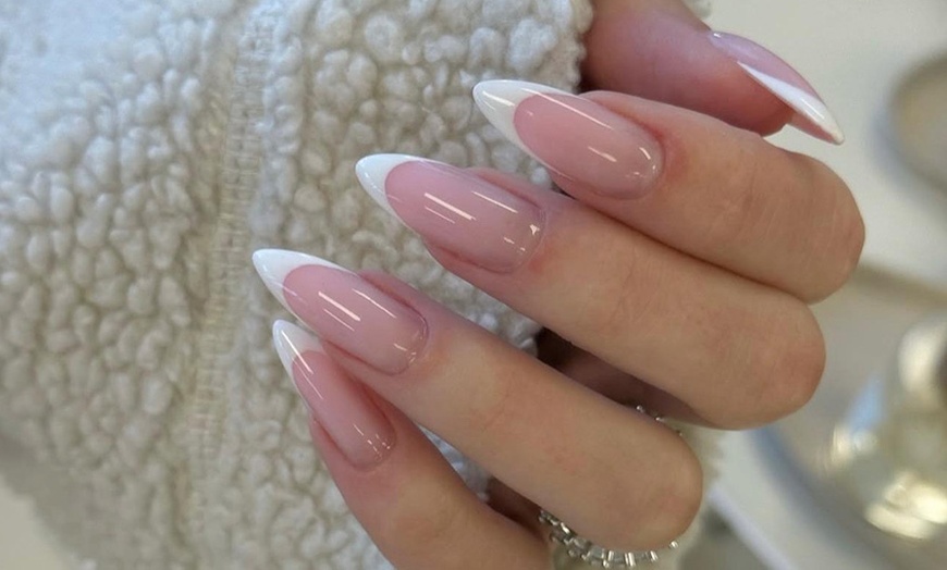 Image 9: Langanhaltende Nägel mit Shellack, Hartgel oder veganem Gel 