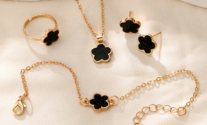 Image 1: 5-Leaf Clover Jewellery Set with Necklace, Bracelet, Ring and Earrings
