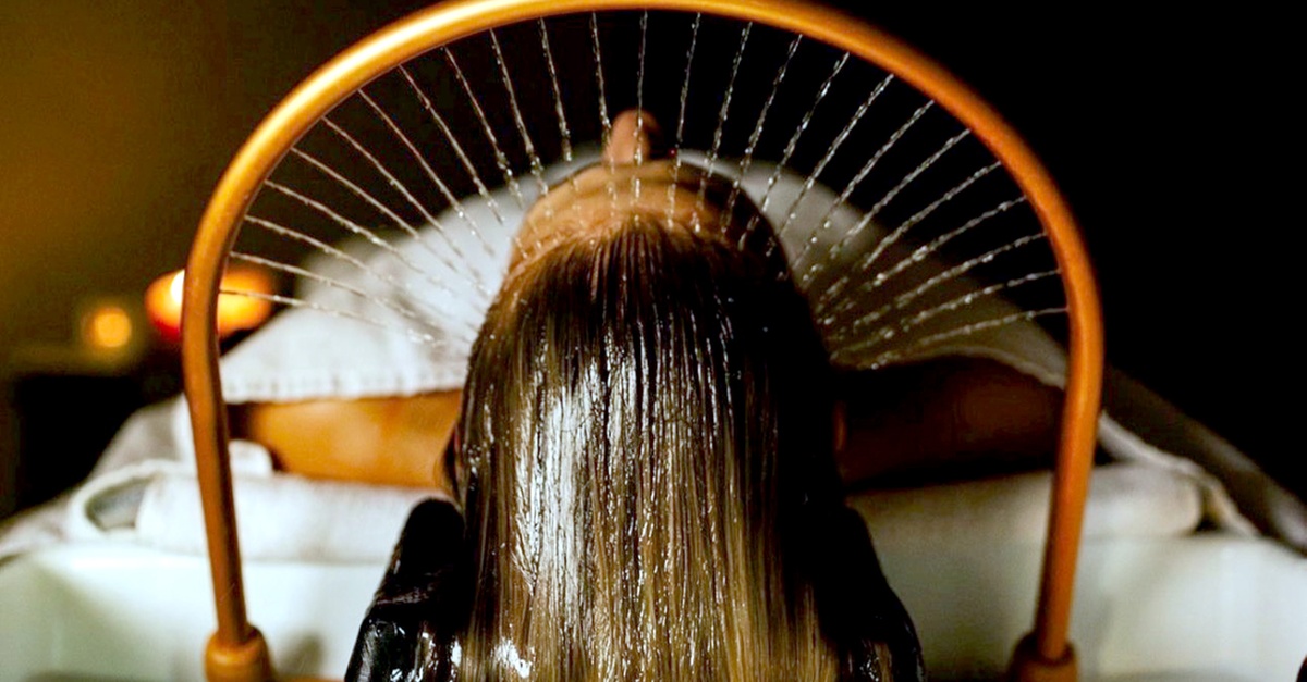 Masaje capilar en camilla Hair & Spa en Granada