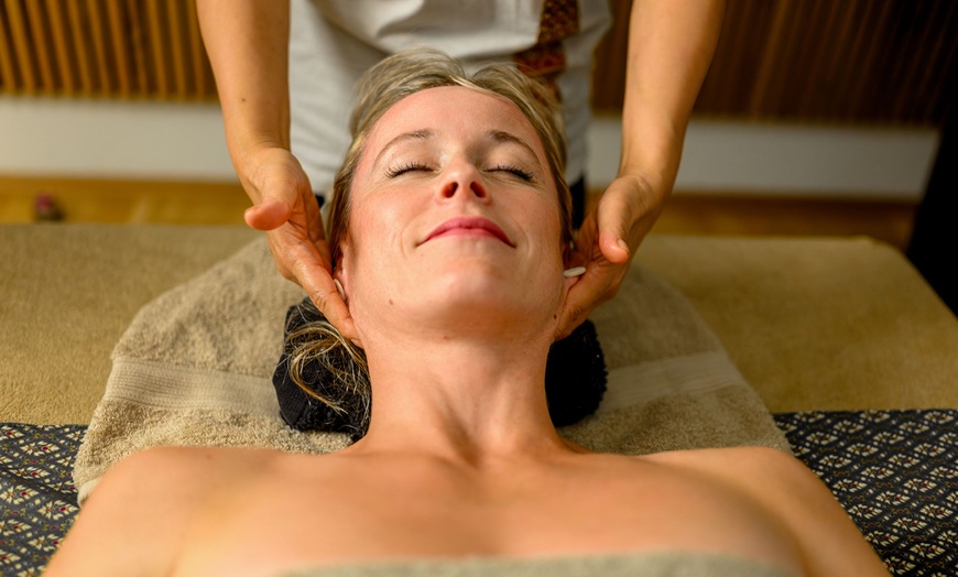 Image 1: 1 oder 2x 60 Min. Thai-Öl-Massage für 1 Person
