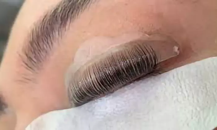 Lifting y tinte de pestañas y/o laminado y depilación de cejas