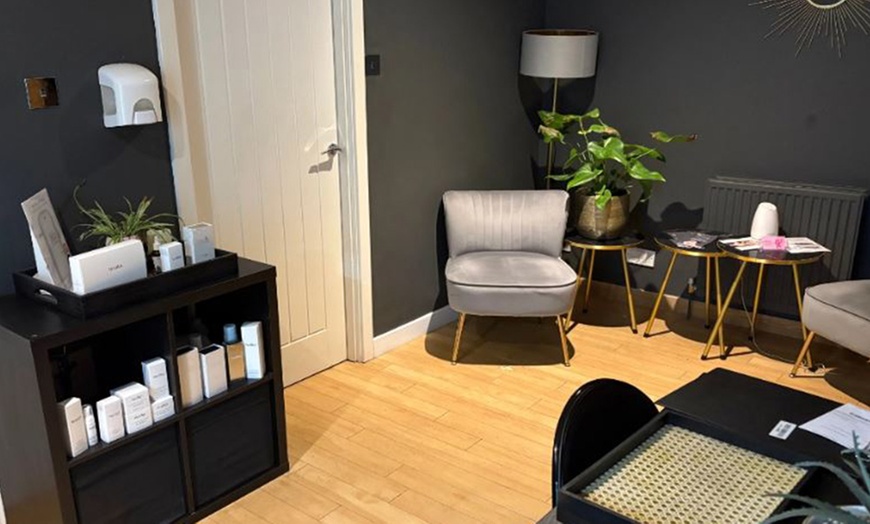 Image 2: 1-Hour Pamper Package w/ Facial & Reiki or Lash Lift & Brow Lamination