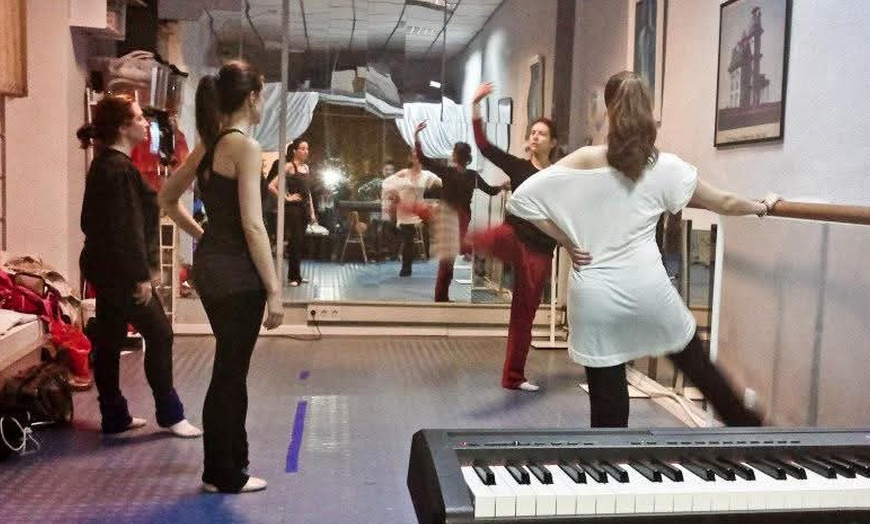 Image 12: Bono de 4, 8, 16 o 24 clases de baile a elegir para 1 persona