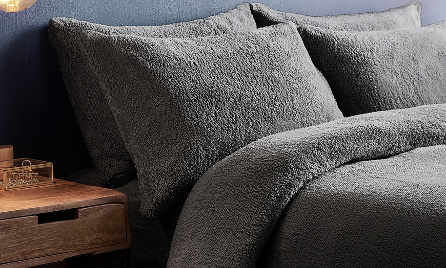 Image 18: Silentnight Cosy Teddy Fleece Bedding