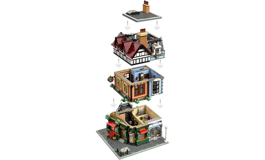 Image 14: LEGO Harry Potter 76457 Village of Hogsmeade Collector's Edition 