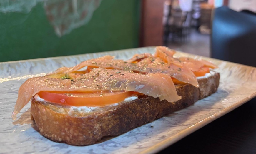 Image 4: Menú de brunch para 2 o 4 con bebida fría y caliente, tosta y postre