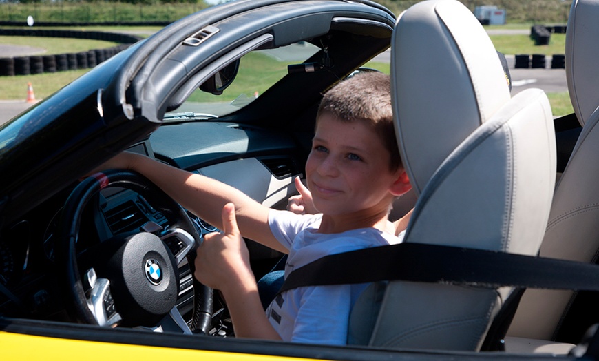 Image 2: Au volant d'une voiture de sport dès 6 ans : stage avec Formula Kids