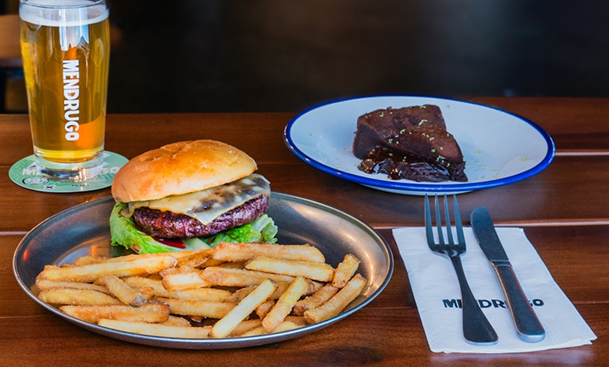 Image 1: Menú cervecero con pizza o burger para 2 o 4 en zona Alonso Martínez 
